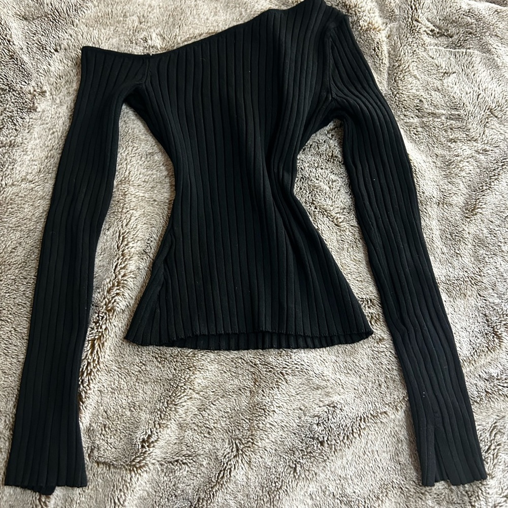 H&M women’s asymmetrical sweater top | XS